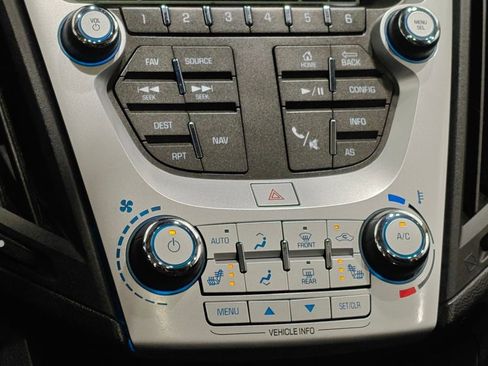 Used 2017 Chevrolet Equinox LT image 8