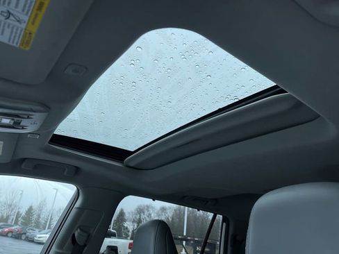 Used 2023 Toyota Highlander Limited image 19