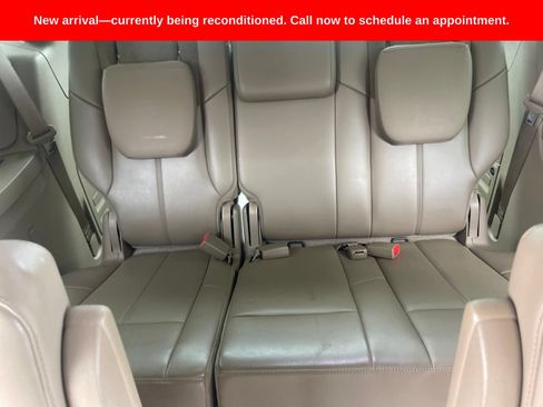 Used 2016 Chrysler Town & Country Limited Platinum FWD image 4