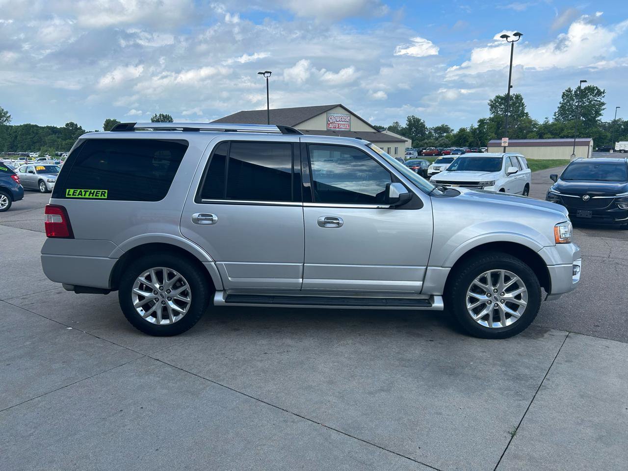 Used 2016 Ford Expedition Limited AWD/4WD image 4