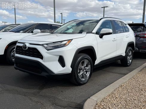 Used 2025 Toyota RAV4 XLE FWD image 2