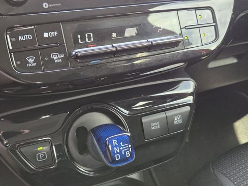 Used 2021 Toyota Prius LE FWD image 14