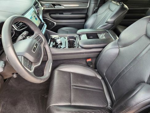 Used 2022 Jeep Wagoneer Series III w/ Flexible Seating Group AWD/4WD image 23
