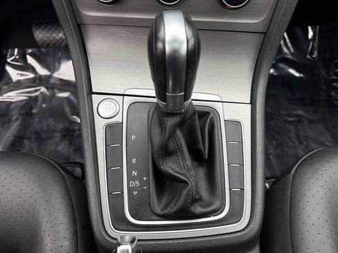 Used 2017 Volkswagen Golf Wolfsburg Edition FWD image 18