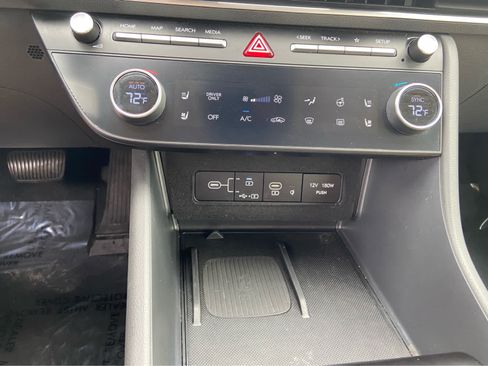 Used 2025 Hyundai Sonata Limited FWD image 30
