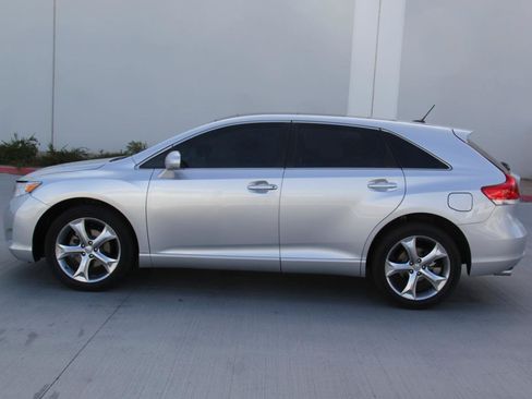 Used 2011 Toyota Venza w/ Premium Pkg #2 FWD image 8