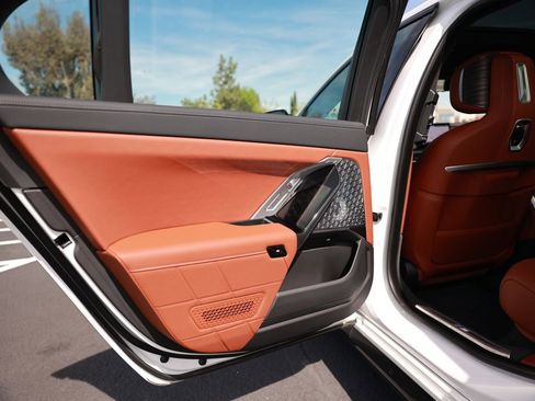 Used 2025 BMW i7 M70 w/ Executive Package image 38