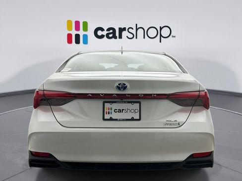 Used 2021 Toyota Avalon XLE w/ Moonroof Package image 4