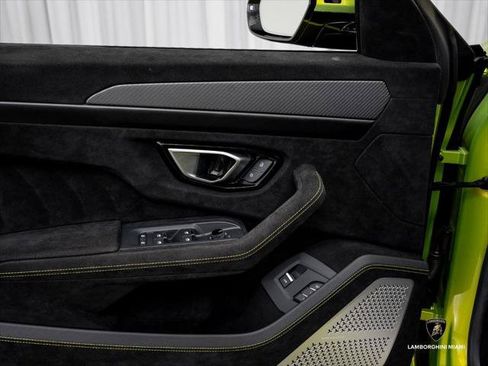 Used 2023 Lamborghini Urus Performante AWD/4WD image 28
