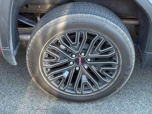 Used 2025 GMC Sierra 1500 SLT w/ SLT Premium Package AWD/4WD image 4
