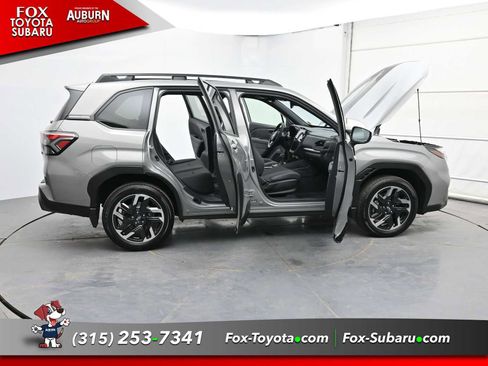 Used 2025 Subaru Forester Premium image 34