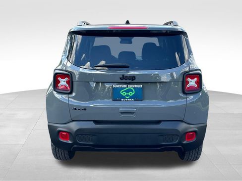 Used 2023 Jeep Renegade Latitude AWD/4WD image 3