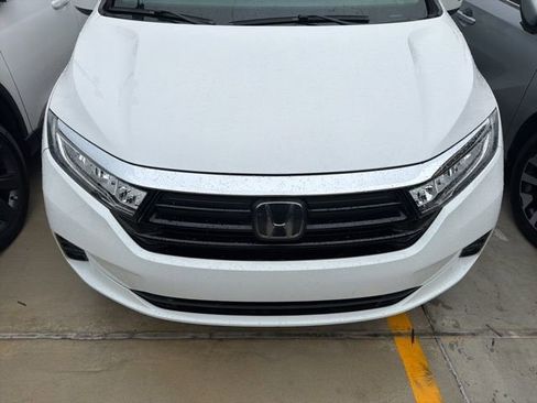 Certified 2023 Honda Odyssey EX-L image 2