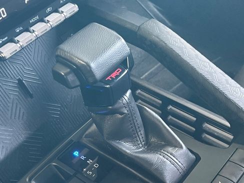 Used 2024 Toyota Tacoma TRD Off-Road image 17