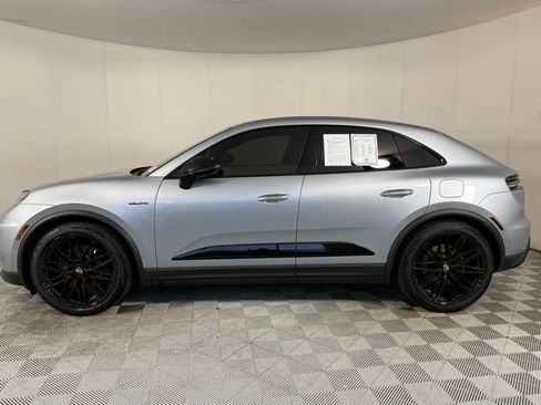 Used 2025 Porsche Macan 4S Electric AWD/4WD image 3