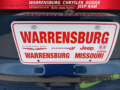 Used 2023 Chrysler Pacifica Touring-L FWD image 34