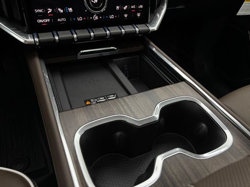 New 2026 GMC Acadia Denali Ultimate w/ LPO, Floor Liner Package AWD/4WD image 33