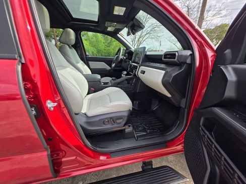 Used 2025 Toyota Tacoma Limited image 27