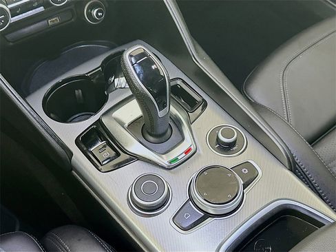Used 2024 Alfa Romeo Giulia Veloce image 16