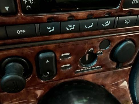 Used 2003 Ford Thunderbird image 30