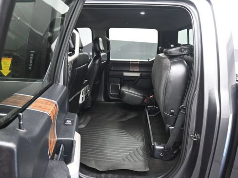 Used 2019 Ford F150 Lariat w/ Equipment Group 502A Luxury AWD/4WD image 31