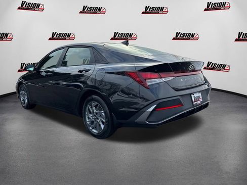 Used 2024 Hyundai Elantra SEL image 7