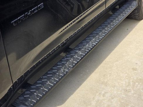 Used 2021 Chevrolet Tahoe Z71 w/ Z71 Off-Road Package image 5