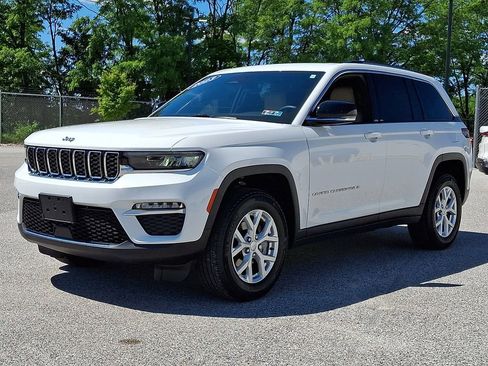 Used 2023 Jeep Grand Cherokee Limited w/ Trailer Tow Prep Group (B) AWD/4WD image 6