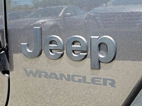 Used 2022 Jeep Wrangler Sport AWD/4WD image 9
