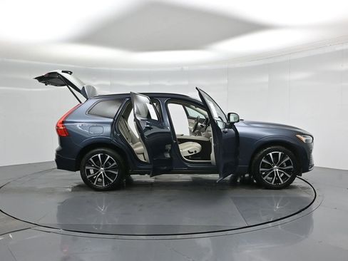 Used 2023 Volvo XC60 B5 Plus image 4