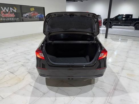 Used 2018 Honda Accord EX image 11