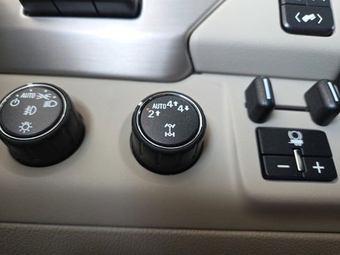 Used 2018 GMC Yukon Denali w/ Denali Ultimate Package image 18