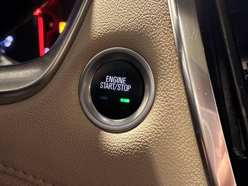 Used 2023 Chevrolet Traverse Premier FWD image 23