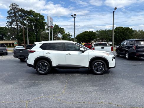 Used 2024 Nissan Rogue SV w/ SV Premium Package FWD image 28