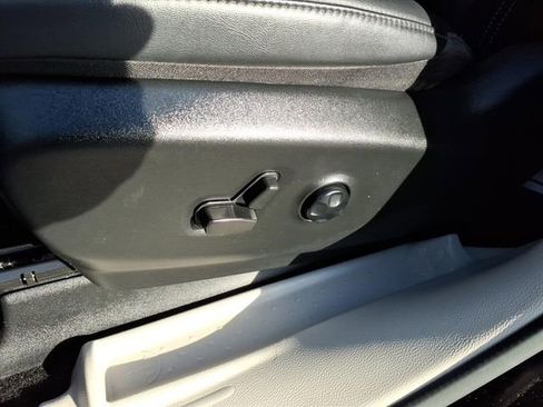 Used 2024 Chrysler Pacifica Limited FWD image 18