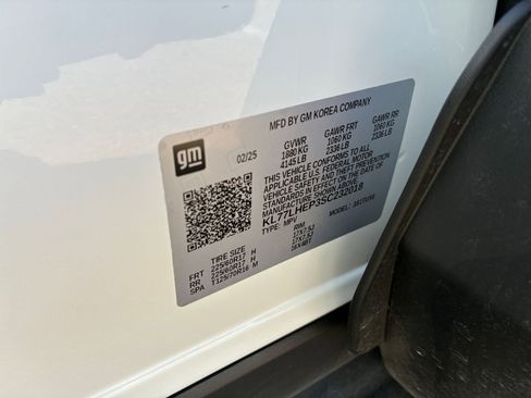 Used 2025 Chevrolet Trax LT w/ LT Convenience Package image 28