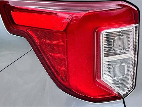 Certified 2020 Ford Explorer XLT w/ Equipment Group 202A AWD/4WD image 31