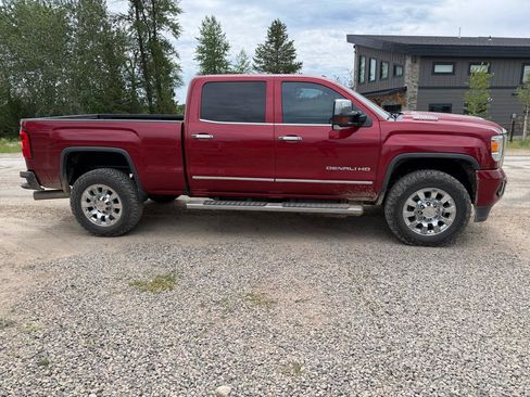 Used 2019 GMC Sierra 2500 Denali w/ Duramax Plus Package AWD/4WD image 4