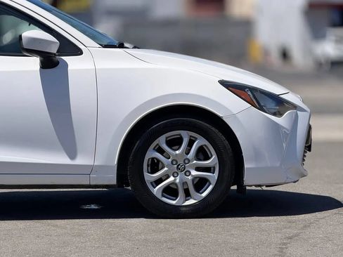 Used 2017 Toyota Yaris iA FWD image 19