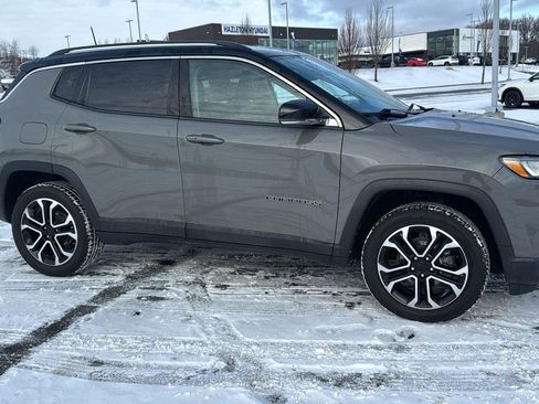 Used 2022 Jeep Compass Limited image 3