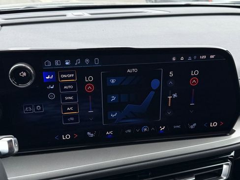 New 2026 Chevrolet Traverse LT AWD/4WD image 17