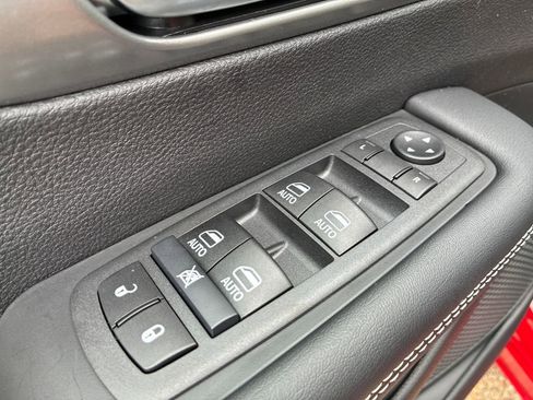 New 2026 Chrysler Pacifica Select w/ S Appearance Package image 12