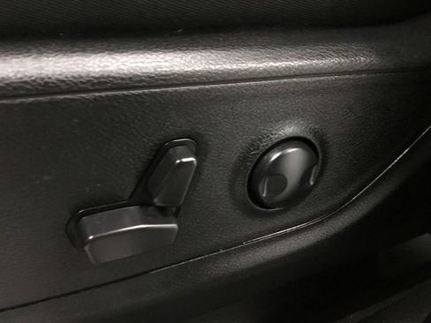 Used 2023 RAM 1500 Big Horn AWD/4WD image 8