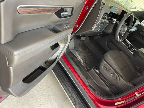 Used 2025 Chevrolet Tahoe LS RWD image 19