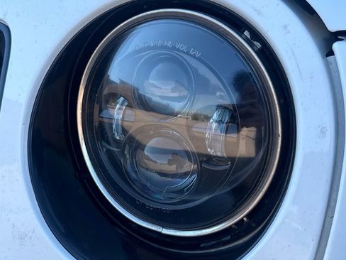 Used 2015 Jeep Wrangler Unlimited Sahara AWD/4WD image 17