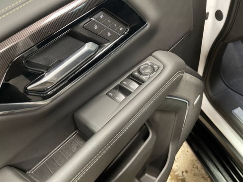 Used 2026 GMC Yukon Elevation AWD/4WD image 16