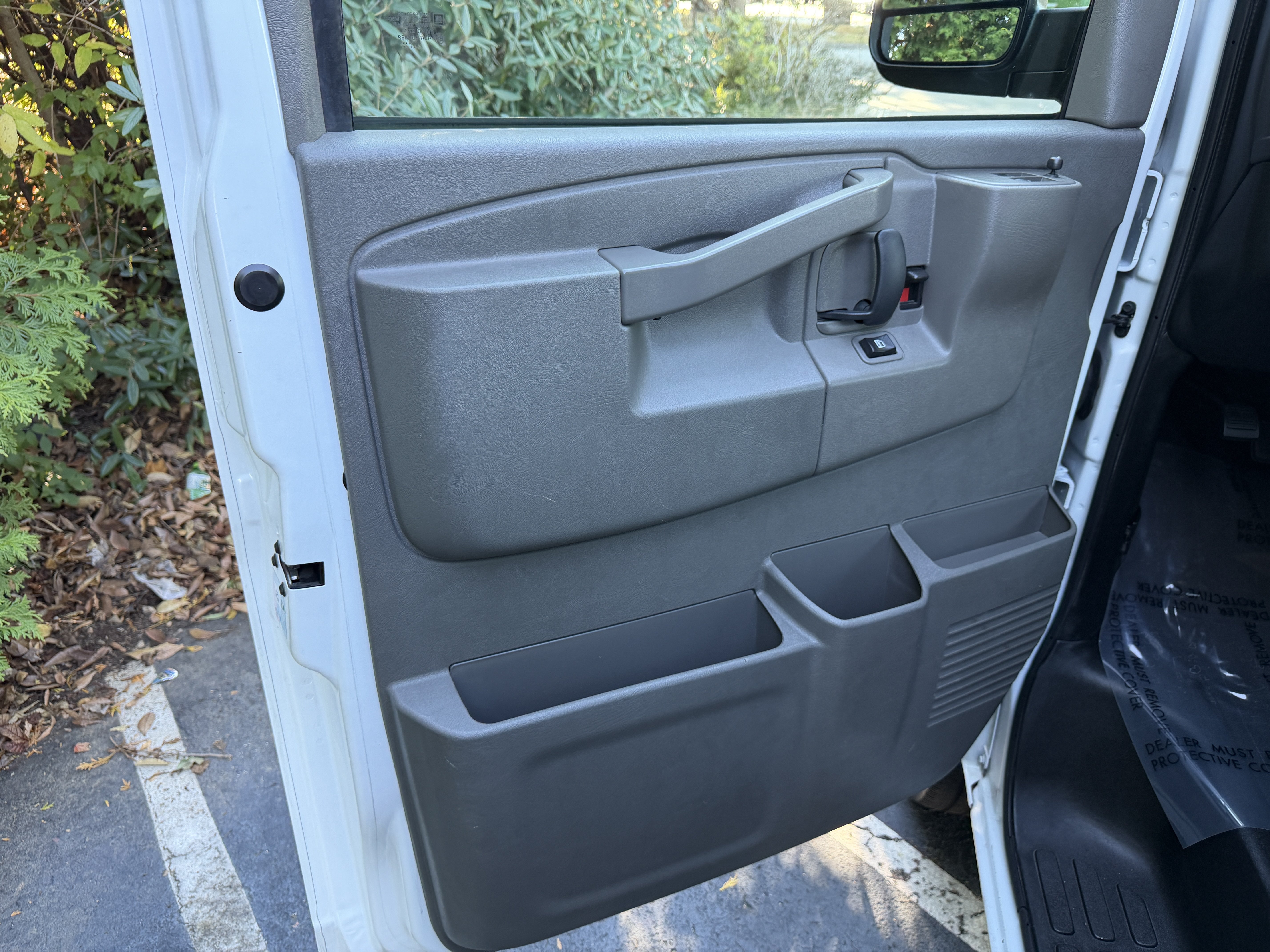 Used 2025 GMC Savana 3500 LT w/ LT Preferred Equipment Group RWD image 9