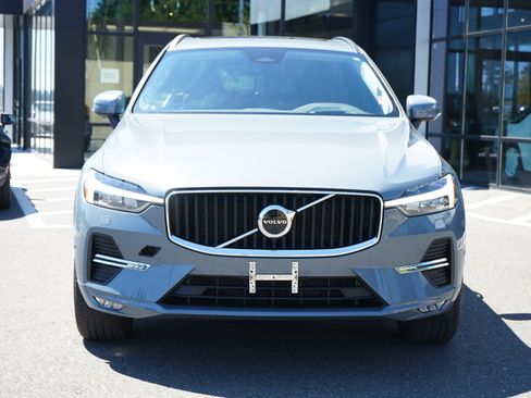 Used 2022 Volvo XC60 B5 Momentum image 11