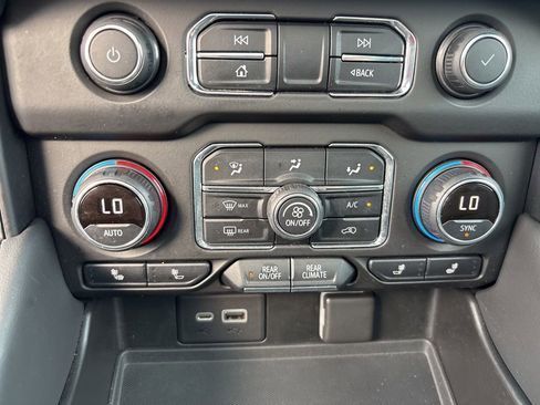 Used 2021 Chevrolet Tahoe LT w/ LT Signature Package AWD/4WD image 37