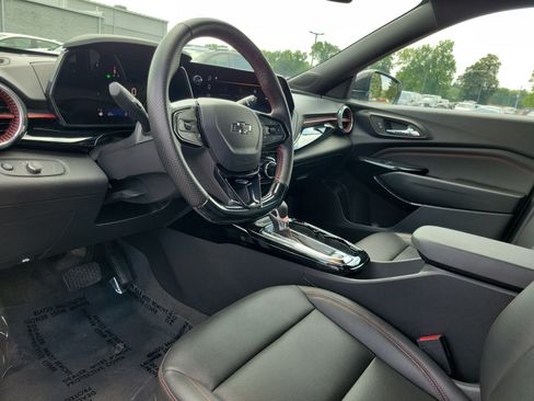 Used 2024 Chevrolet Trax RS w/ Driver Confidence Package FWD image 19